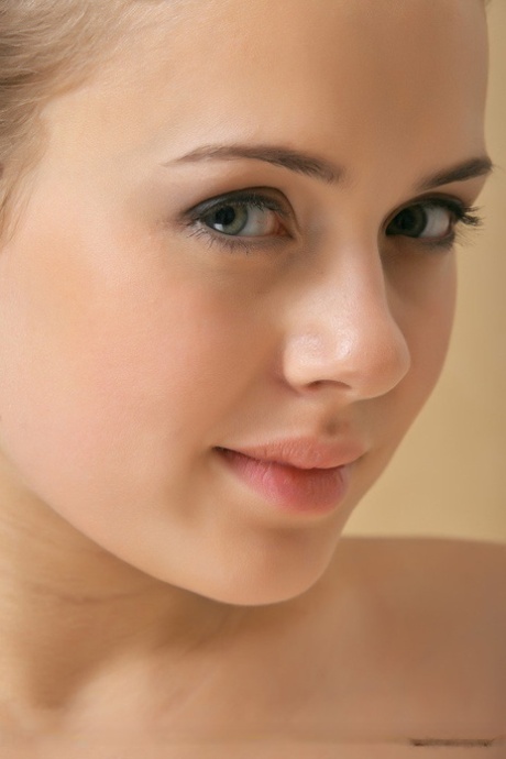 beau visage pornographique en haute définition img