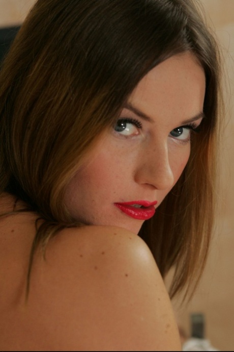 beautiful redhead hot pics