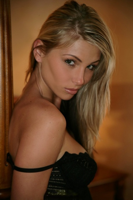 Veronika Fasterova pretty pornstar photo