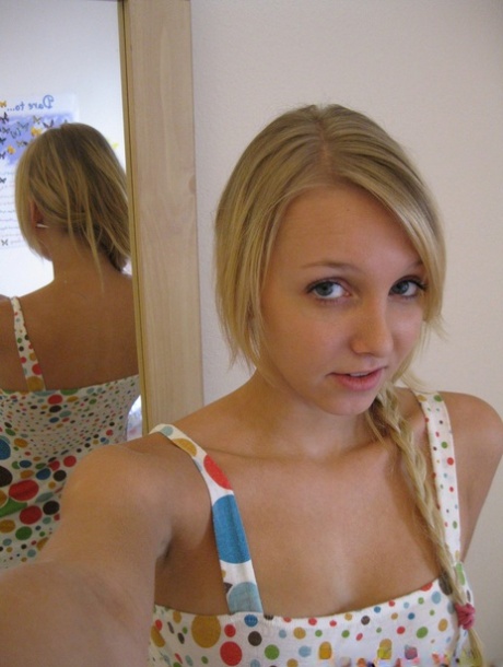 amatör tonårsselfie ganska het foton