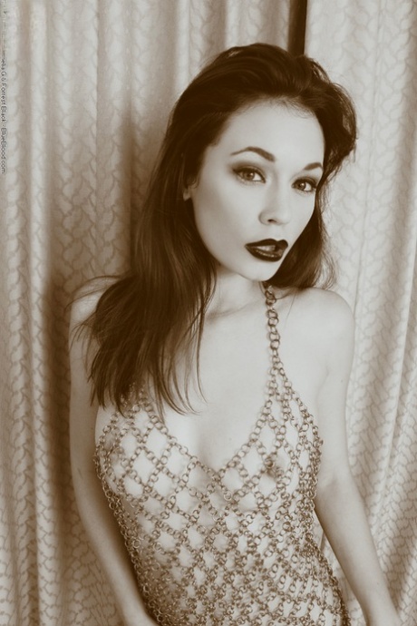 Justine Joli model naked image