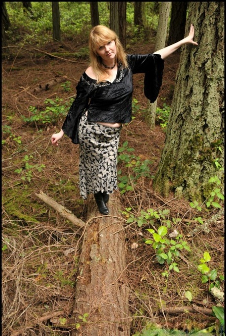 mature outdoor art xxx pic