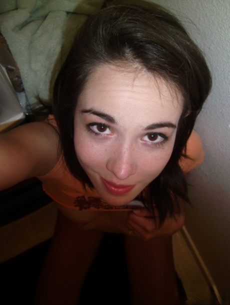 selfie amatoriale di un giovane bel porno img
