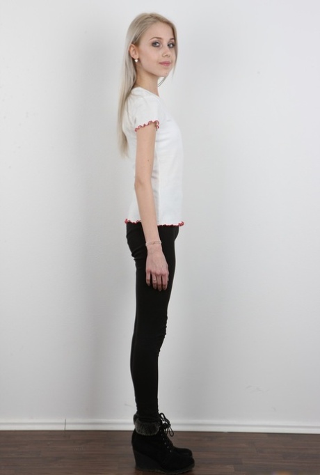 skinny blonde sexy picture