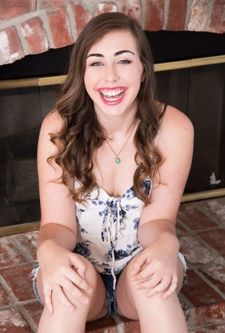 Lexi Lovell pornstar naked gallery
