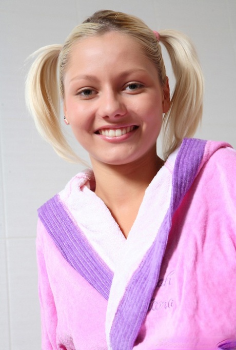 Pinky model free photo