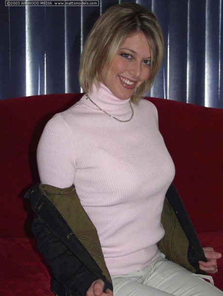 amateur undressing art nude img