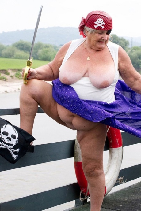granny upskirt hot porn photos
