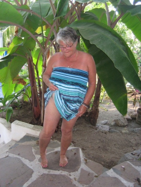 granny upskirt beautiful porn img