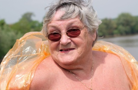 visage de grand-mère pornographique gratuit photo