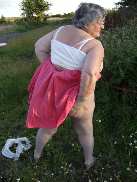 granny upskirt hd archive