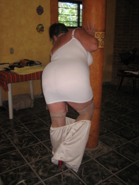 granny undressing hot pics