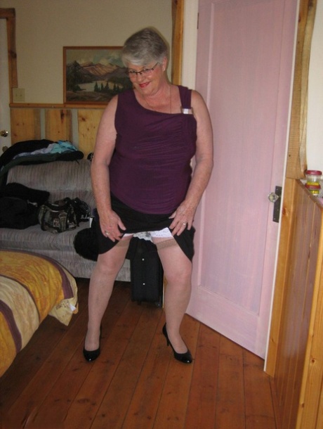granny upskirt hot nude picture