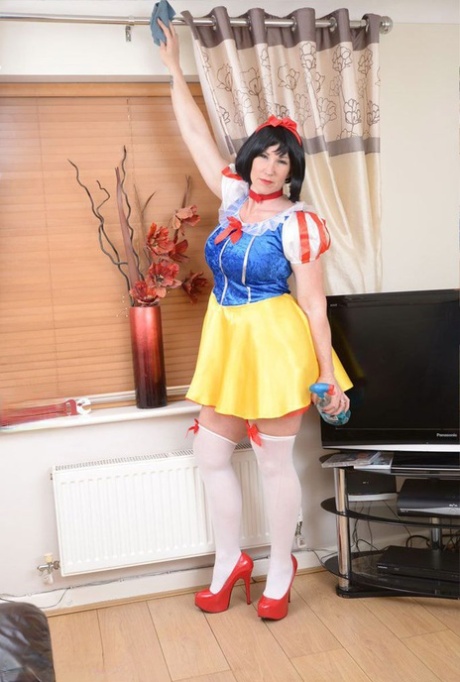 curvy milf erotic image