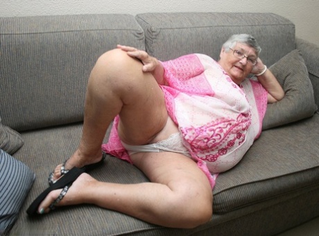 granny upskirt hot naked photos