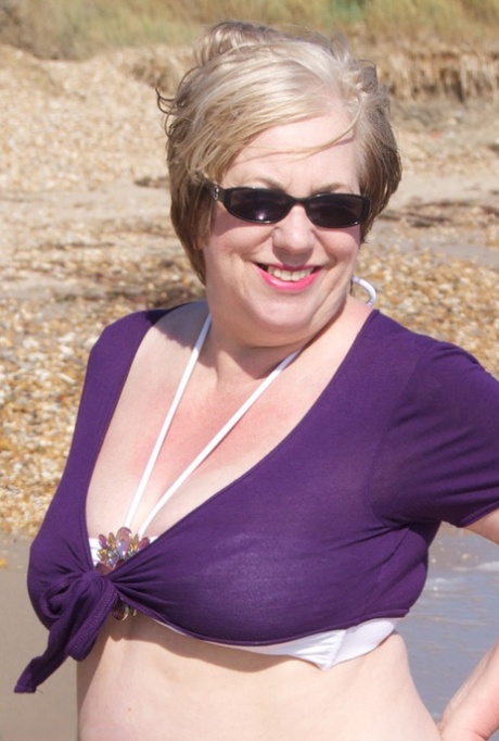 mature beach hot porn pictures