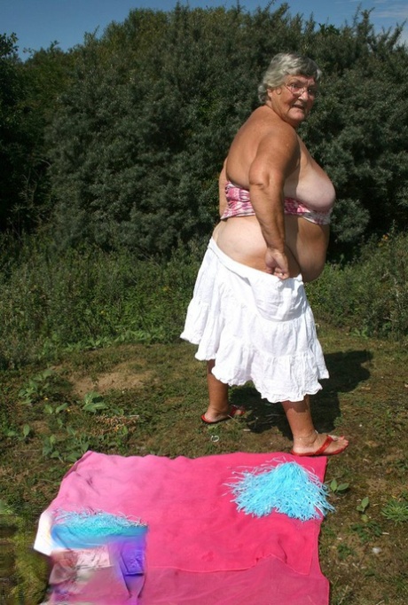 granny undressing sexy nudes picture