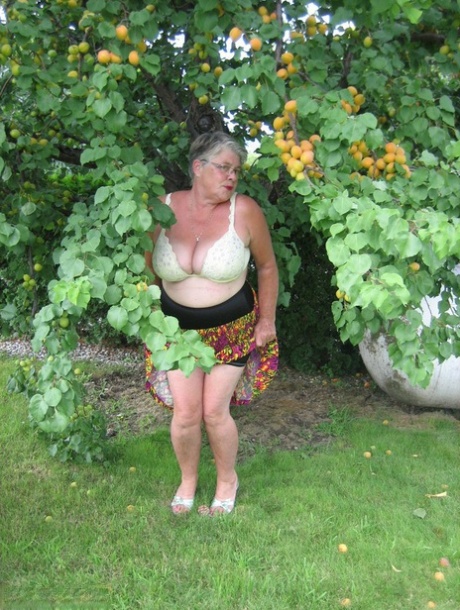 Oma-Rock erotische nackt foto
