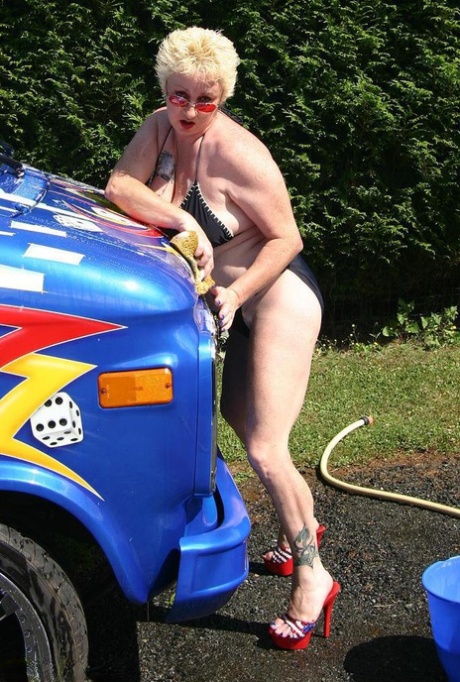 Mary Bitch erotic star picture