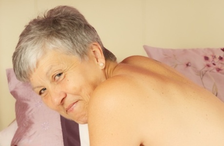visage de grand-mère érotique gratuit archive