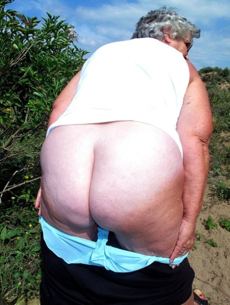Oma Höschen top nackte galerie