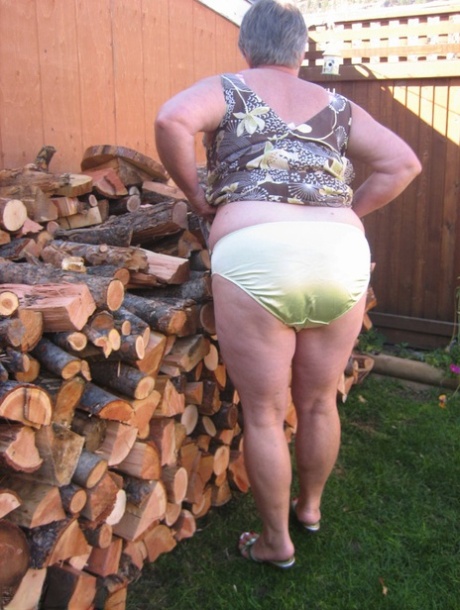 fat ass granny nudes archive