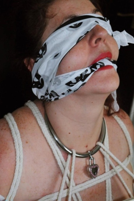 BDSM courbé beau haut photos