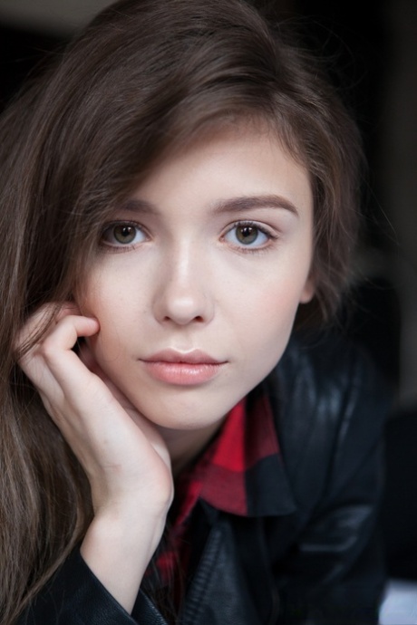 beautiful face free nude photos