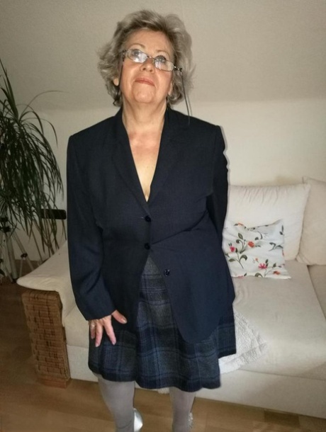 old granny nude gallery