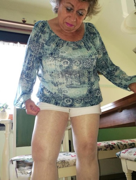 おばあちゃんのパンスト パーフェクト 写真
