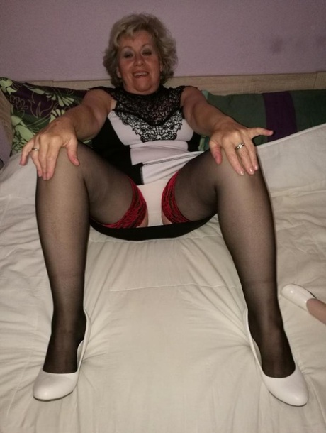 babička pod sukni zdarma sexy img