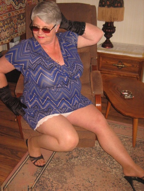 granny upskirt pretty archive
