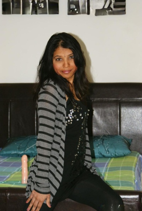 Kavya Sharma model art galleries
