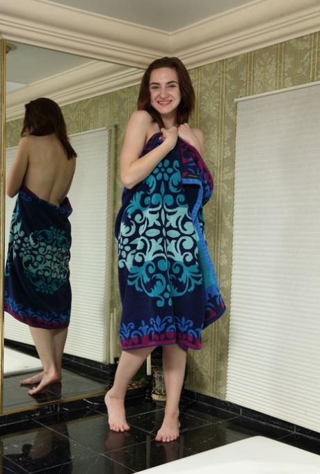 Kelsey Kage model beautiful pic
