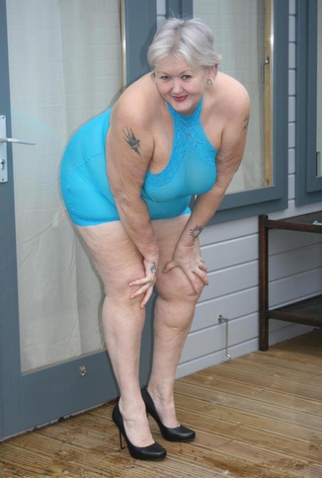 granny high heels pornos pic