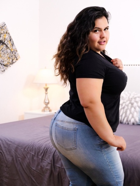 chubby pawg nude photo