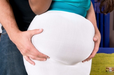 große Brünette erwachsene sex bild