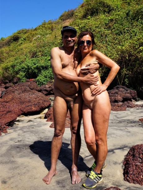 spiaggia matura nudo hd galleria