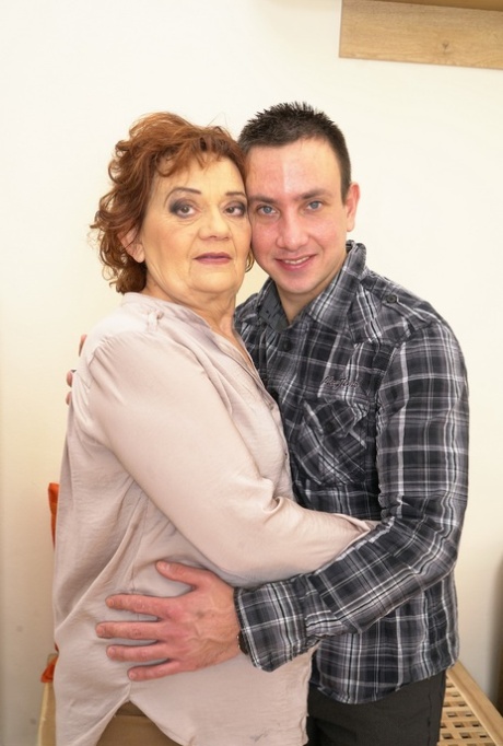 grand-mère séduit un garçon pornographique xxx collection