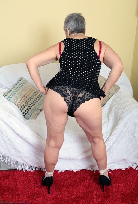 granny upskirt beautiful nude img