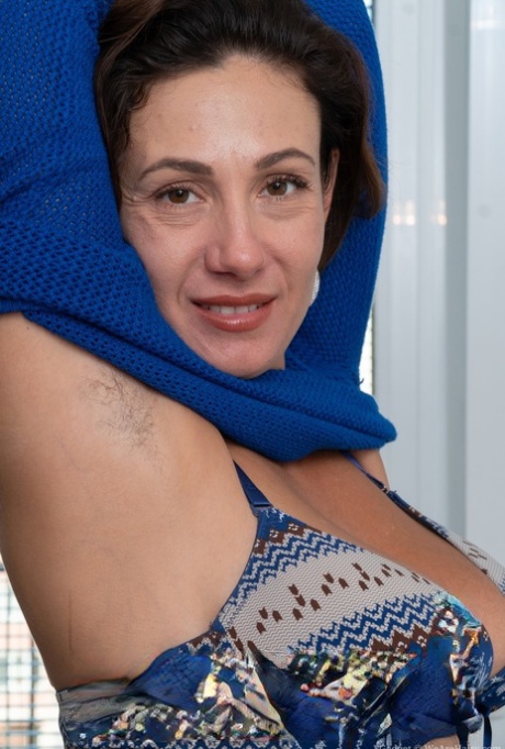 behaarte Muschi Dessous freie perfekte bilder