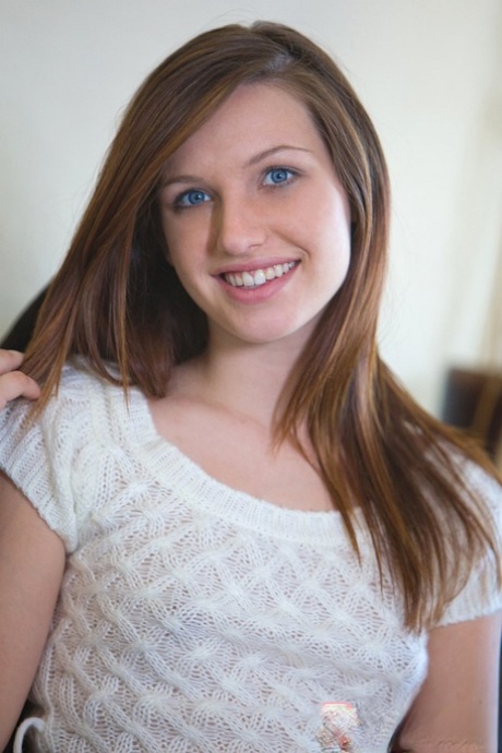 pregnant teen hd pic