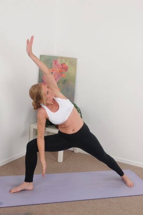 mature yoga pants hd gallery
