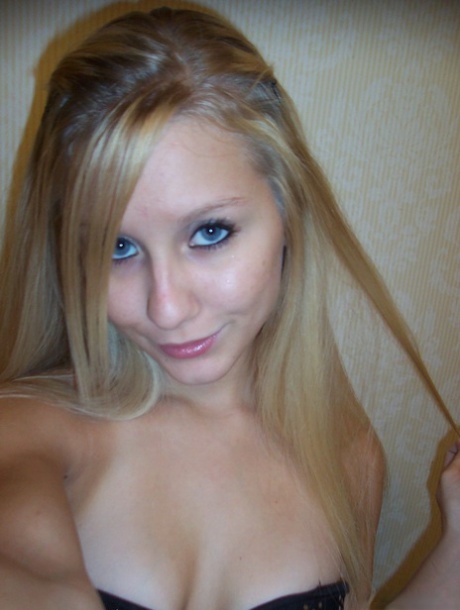 amatérské teenagerské selfie akt obrázky
