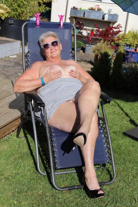 roztomilá zrzka docela sexy obraz
