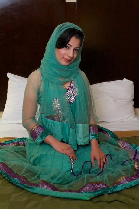 Nadia Ali model high quality images
