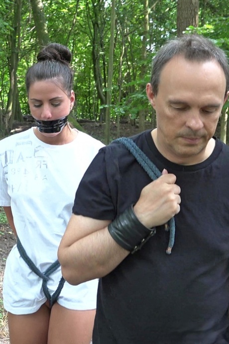 BDSM na świeżym powietrzu seksownie nago obraz