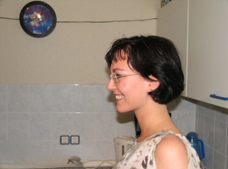 brýle na krátké vlasy nahého sexu fotografie