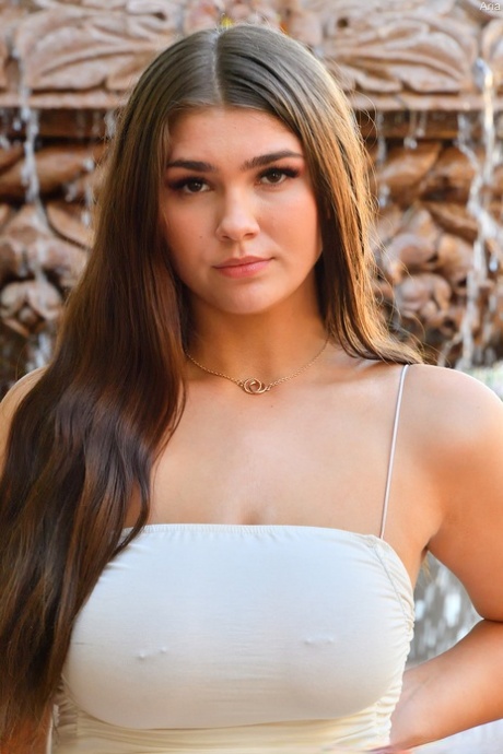 Aria Taylor top model gallery