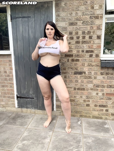 chubby shorts sexy nude pic